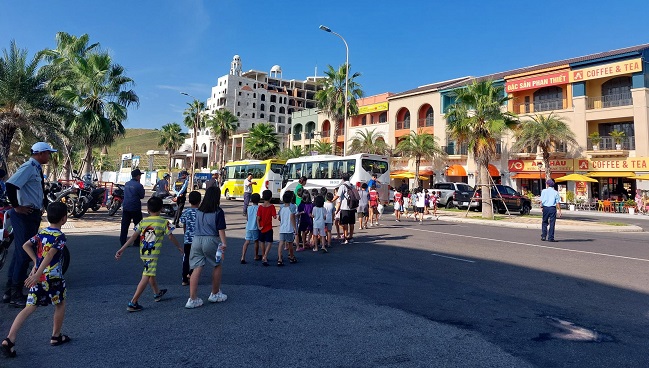 Áp lực kép đè nặng lên cổ đông bất động sản