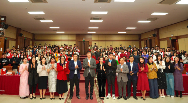 Đón “sóng” Blockchain và AI: Cơ hội để giới trẻ vươn xa trong kỷ nguyên số