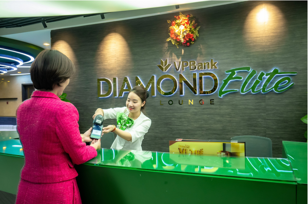 Giấc mơ thành VIP ngân hàng, cần bao nhiêu tiền để vượt qua "cửa hẹp"?