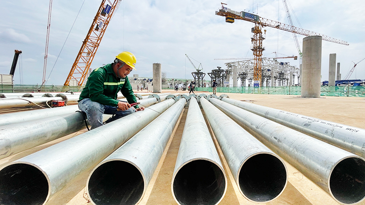 Đầu tư công thúc đẩy tăng trưởng