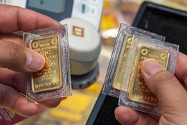 Giá vàng lại tăng nóng