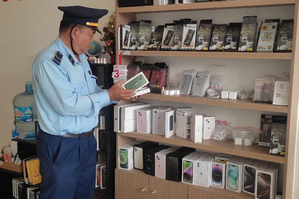 Phát hiện lượng lớn hàng hóa nhập lậu qua nền tảng thương mại điện tử