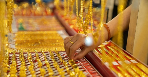 Giá vàng vượt đỉnh lịch sử, chính thức chạm ngưỡng 93 triệu đồng