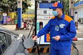 Giá xăng bật tăng trở lại
