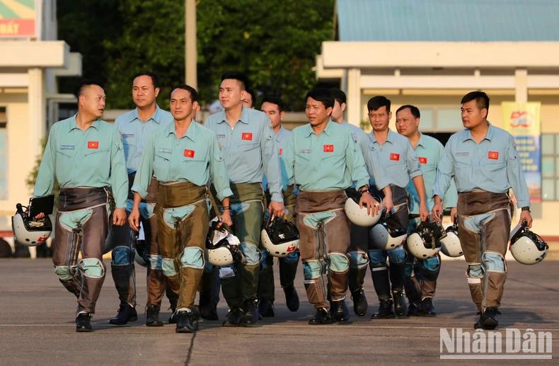 [Ảnh-Video] Không quân nhân dân Việt Nam tập luyện cho đại lễ 30 tháng 4 ảnh 2