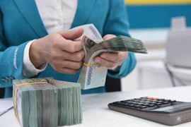 "Dòng tiền rẻ" chảy mạnh: Bất động sản và chứng khoán lên ngôi