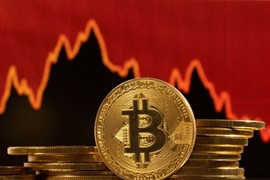 Giá Bitcoin tuột xuống mốc 84.000 USD trước hàng loạt bất ổn kinh tế