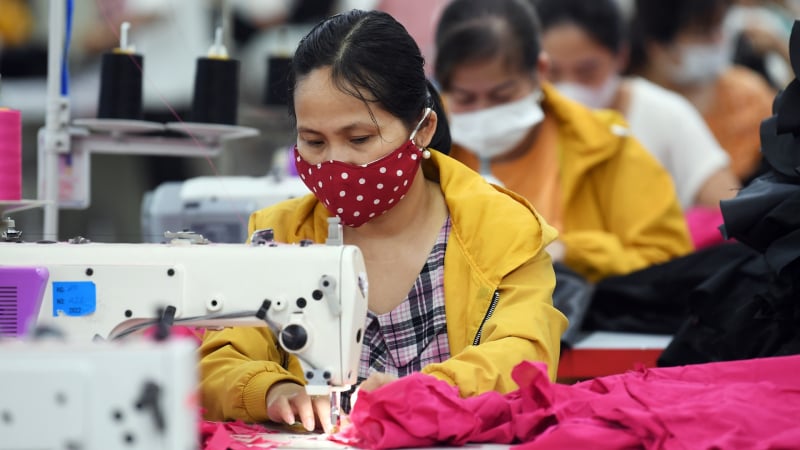 Xuất khẩu dệt may lo khó cạnh tranh nếu thuế đối ứng có hiệu lực