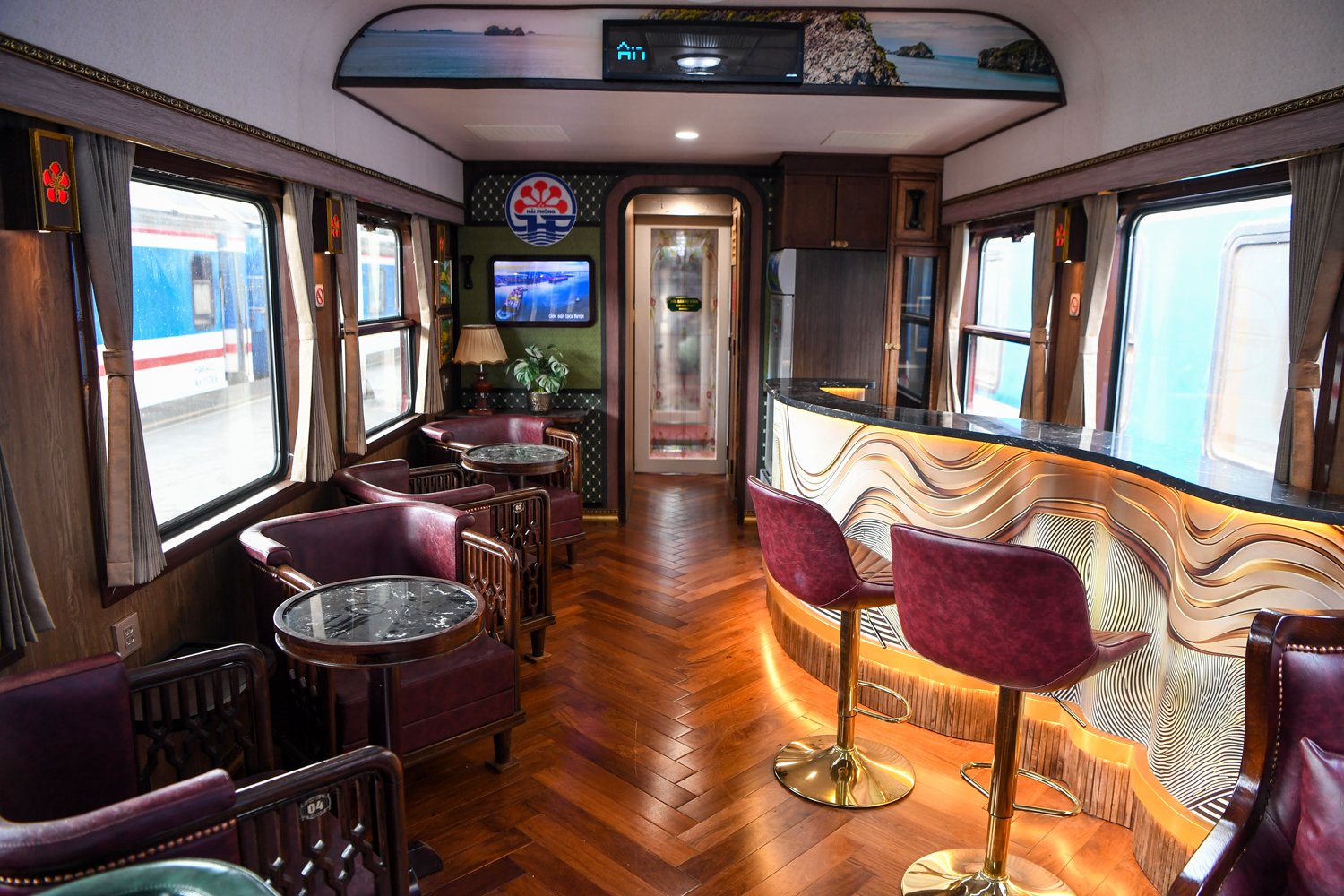 Cận cảnh toa tàu quý tộc tuyến Hà Nội - Hải Phòng