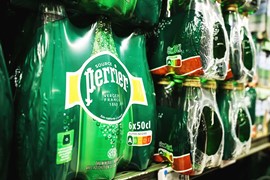 Nestlé vướng bê bối xử lý nước khoáng