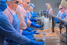 Xuất khẩu tôm Việt Nam 'chạy nước rút' trước bão thuế quan