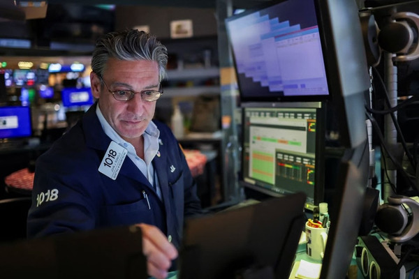 Chứng khoán Mỹ tăng mạnh sau tuyên bố hoãn thuế của ông Trump