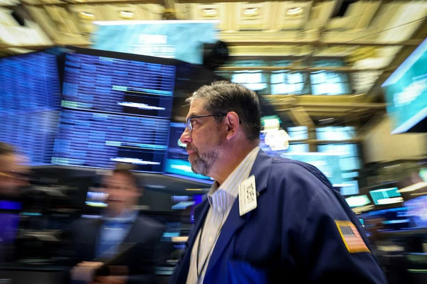 Cổ phiếu Nvidia kéo Phố Wall đi lên, giá dầu sụt giảm