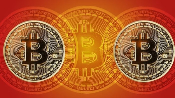 Thị trường tiền số “đỏ rực”, Bitcoin lùi về sát mốc 100.000 USD