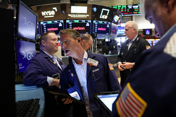 Phố Wall phá kỷ lục, giá dầu tăng mạnh sau khi Tổng thống Mỹ tuyên bố đạt được thoả thuận thương mại với Việt Nam