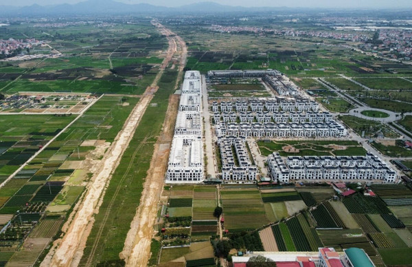 Bảng giá đất bị “thổi” cao, nguy cơ thị trường bất động sản vỡ bong bóng