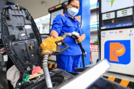 Giá xăng đồng loạt giảm về dưới 20.000 đồng/lít