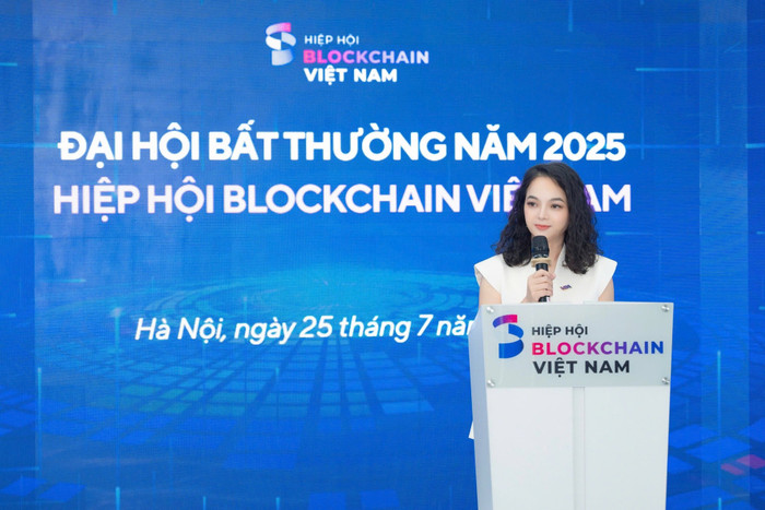 Bà Nguyễn Vân Hiền, Phó Chủ tịch kiêm Tổng thư ký VBA