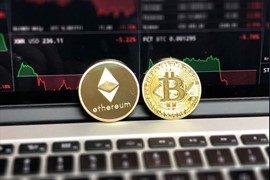 Bitcoin vững vàng tại mốc 112.000 USD, tín hiệu bứt phá đang hình thành?