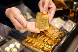 Giá vàng thế giới lao dốc, SJC nới rộng chênh lệch lên 17,3 triệu đồng