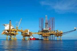 Lợi nhuận “rực lửa” của các đại gia xăng dầu trong quý 2/2025