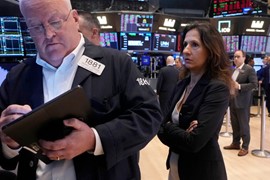 Dow Jones lập kỷ lục mới, Phố Wall "ăn mừng" sau bài phát biểu của Fed