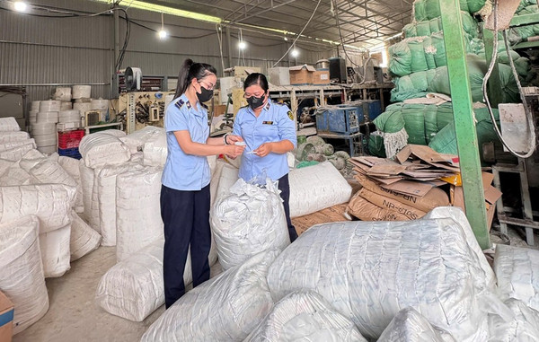 Một hộ kinh doanh ở Thái Nguyên bán số lượng lớn sản phẩm bỉm giấy nhãn hiệu Nanu nhập lậu