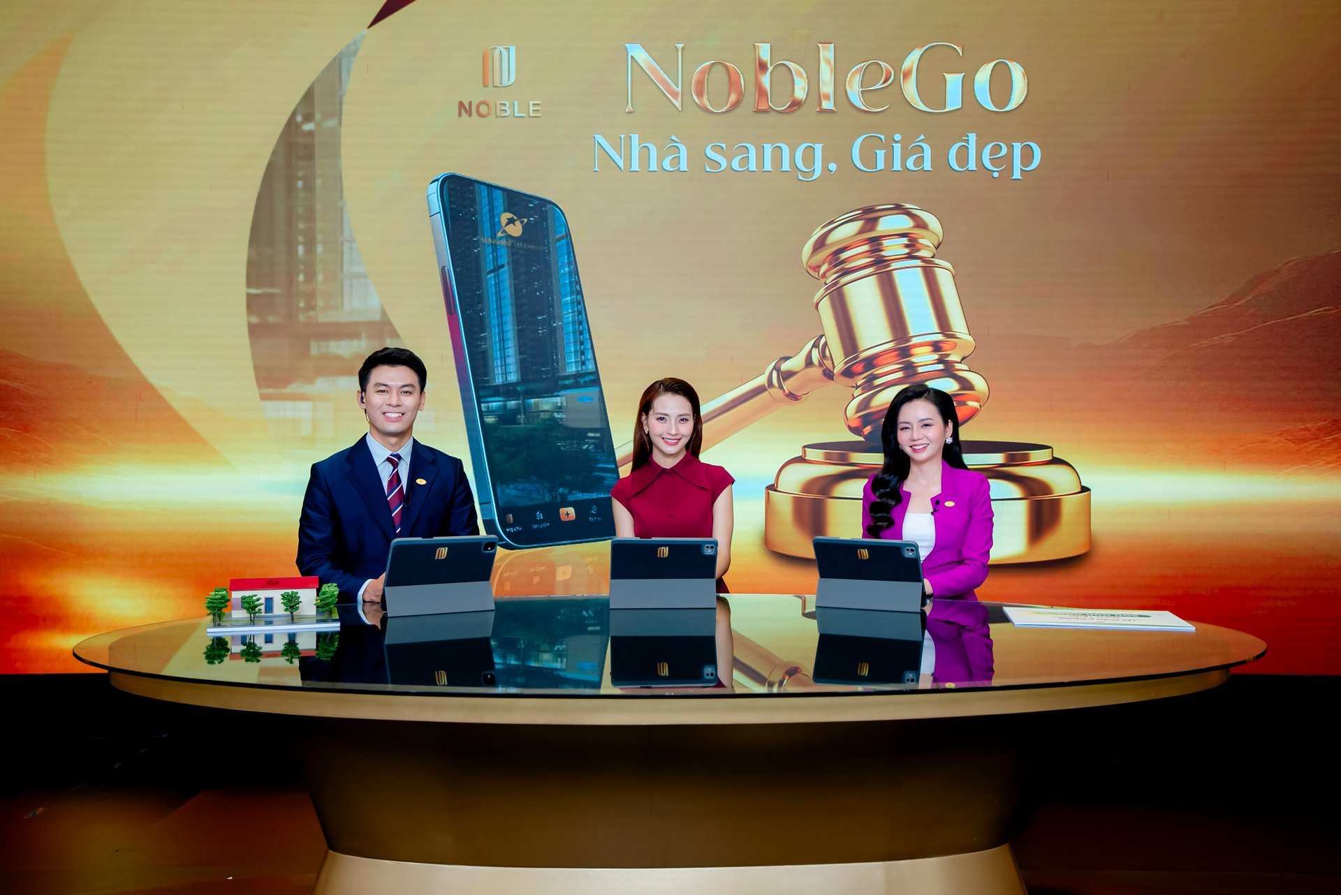 Sunshine Legend City gay sot voi can ho full noi that 5 sao, khach 'san' quyen mua quyet liet tren livestream 9/9 Sunshine Legend City gây sốt với căn hộ full nội thất 5 sao, khách 'săn' quyền mua quyết liệt trên livestream 9/9