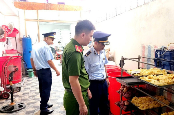Nhiều cá nhân bị phạt vì sản xuất bánh Trung thu "bẩn", kinh doanh hàng nhập lậu
