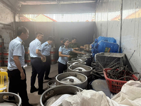 Phát hiện hộ kinh doanh ở Bắc Ninh sản xuất bia hơi Hà Nội giả 