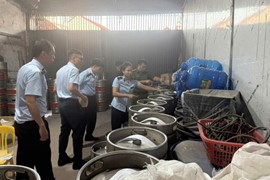 Phát hiện hộ kinh doanh ở Bắc Ninh sản xuất bia hơi Hà Nội giả