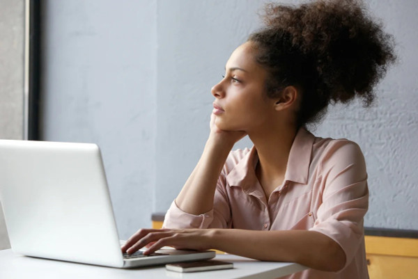 Giải mã thói quen “đầu óc để đâu đâu” và cách lấy lại sự chú ý