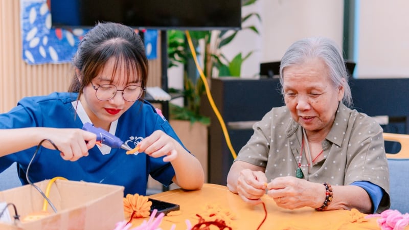 Ứng phó với già hóa dân số: Cần mở quy định, hút tư nhân vào lĩnh vực chăm sóc người cao tuổi