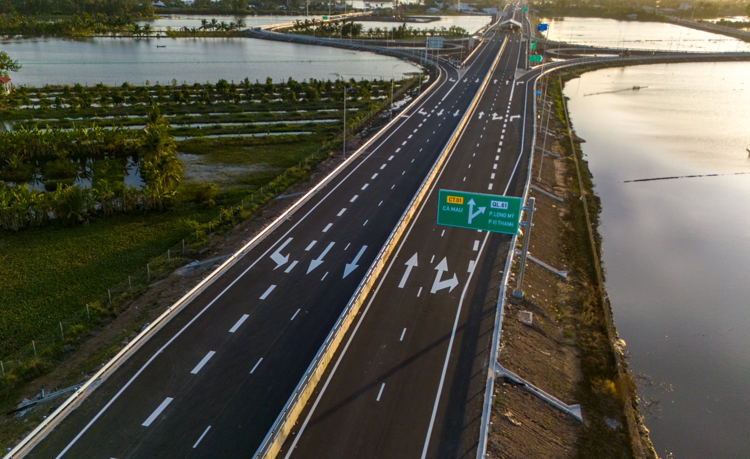 Cận cảnh tuyến cao tốc Cần Thơ - Cà Mau trước ngày thông xe 12