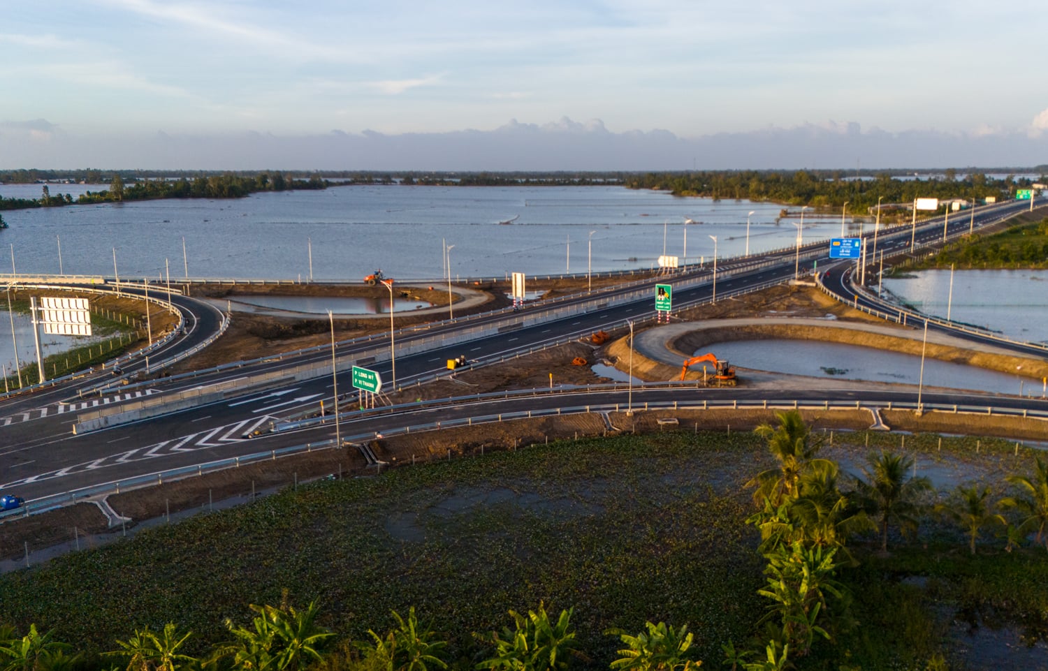 Cận cảnh tuyến cao tốc Cần Thơ - Cà Mau trước ngày thông xe 11