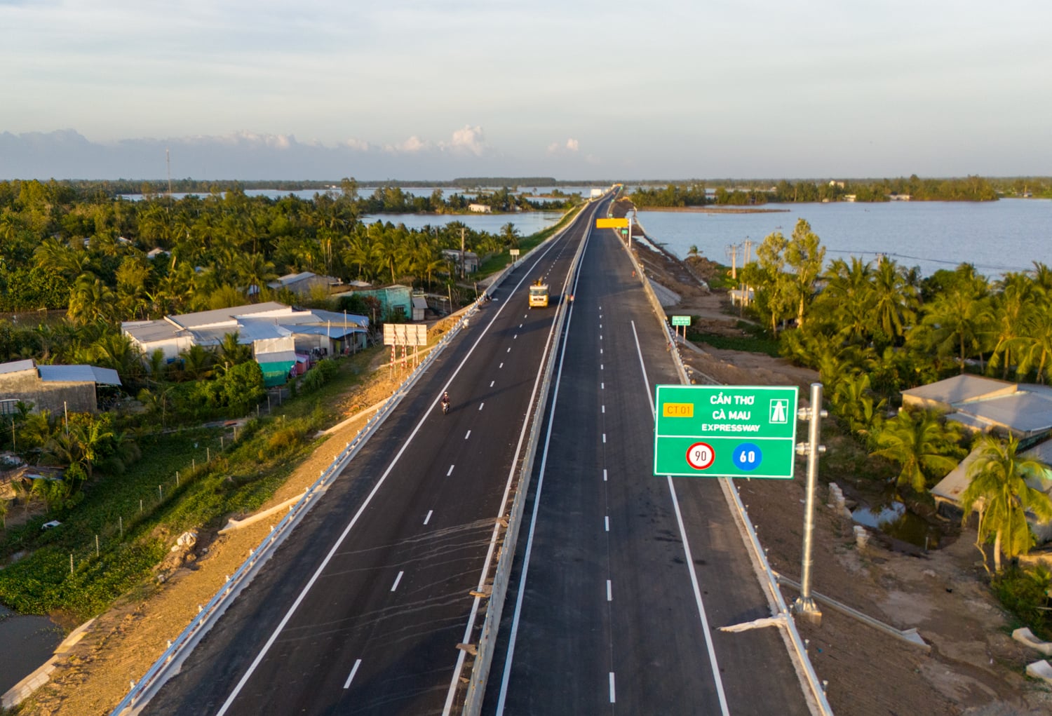 Cận cảnh tuyến cao tốc Cần Thơ - Cà Mau trước ngày thông xe 9
