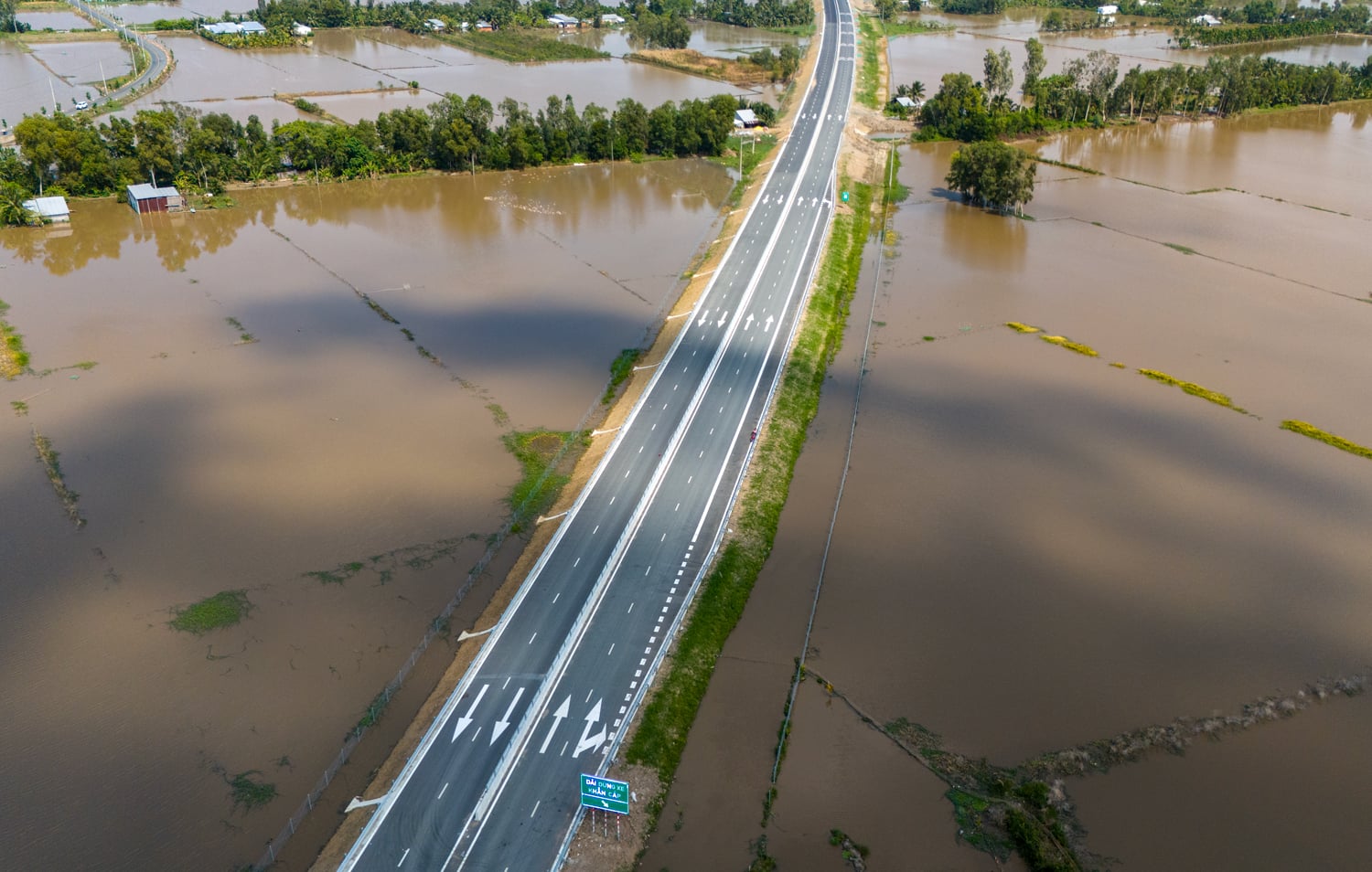 Cận cảnh tuyến cao tốc Cần Thơ - Cà Mau trước ngày thông xe 4