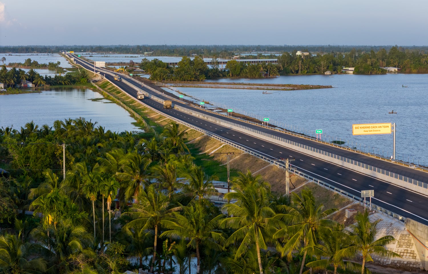 Cận cảnh tuyến cao tốc Cần Thơ - Cà Mau trước ngày thông xe 10