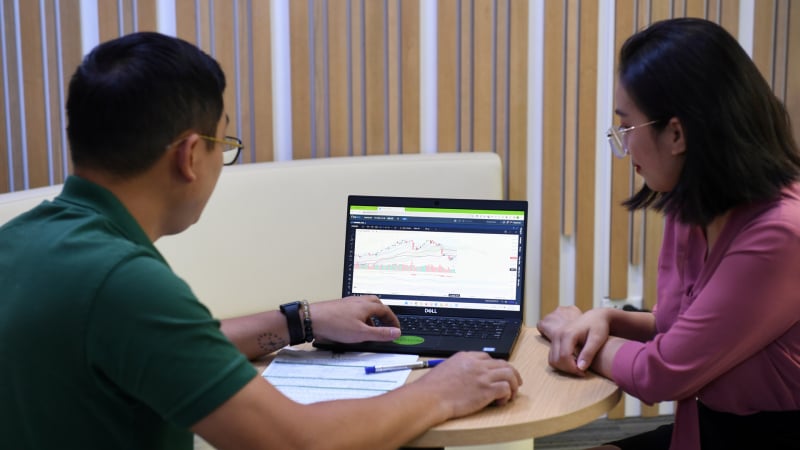 Đầu tư cổ phiếu hay trái phiếu: Ưu điểm, nhược điểm và chiến lược