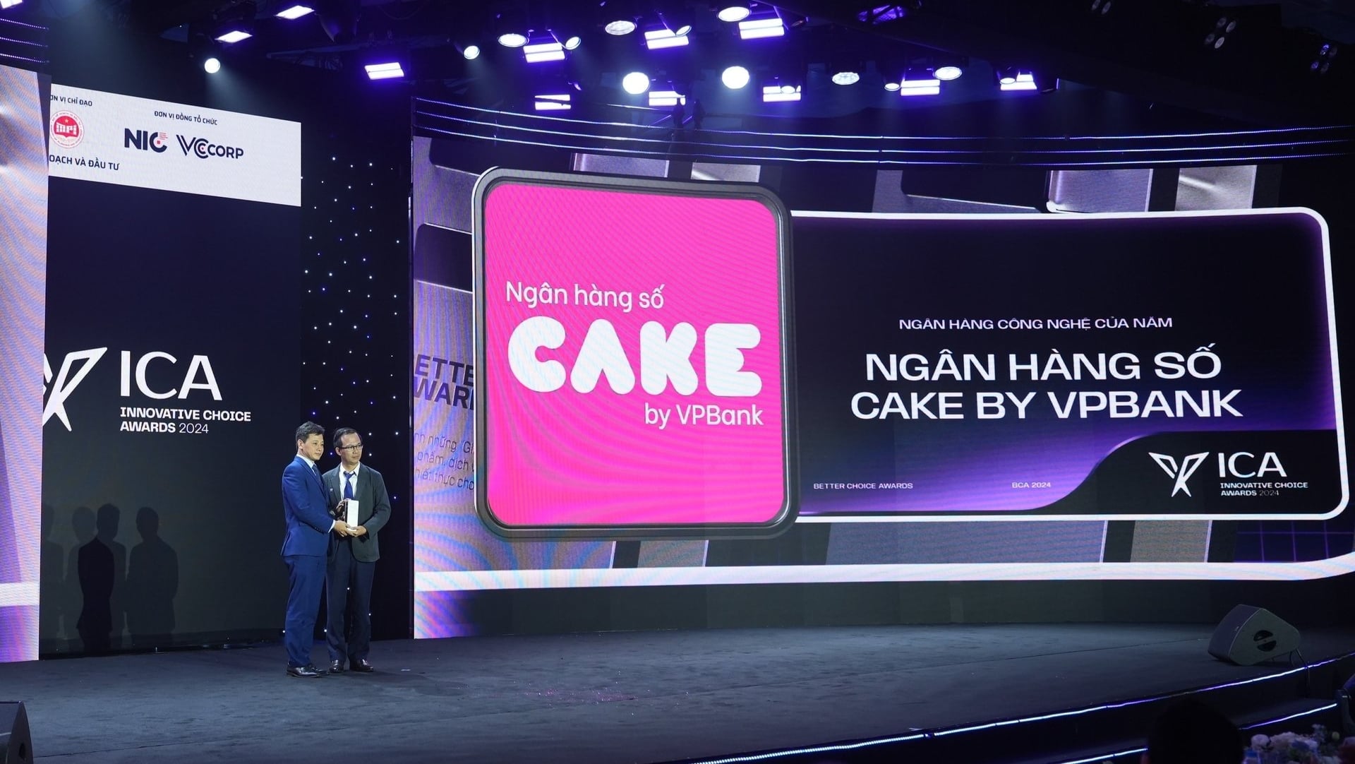 Cuộc chơi ngân hàng số tại Việt Nam: Khi ứng dụng mượt mà không bằng 'bóng lưng' đối tác