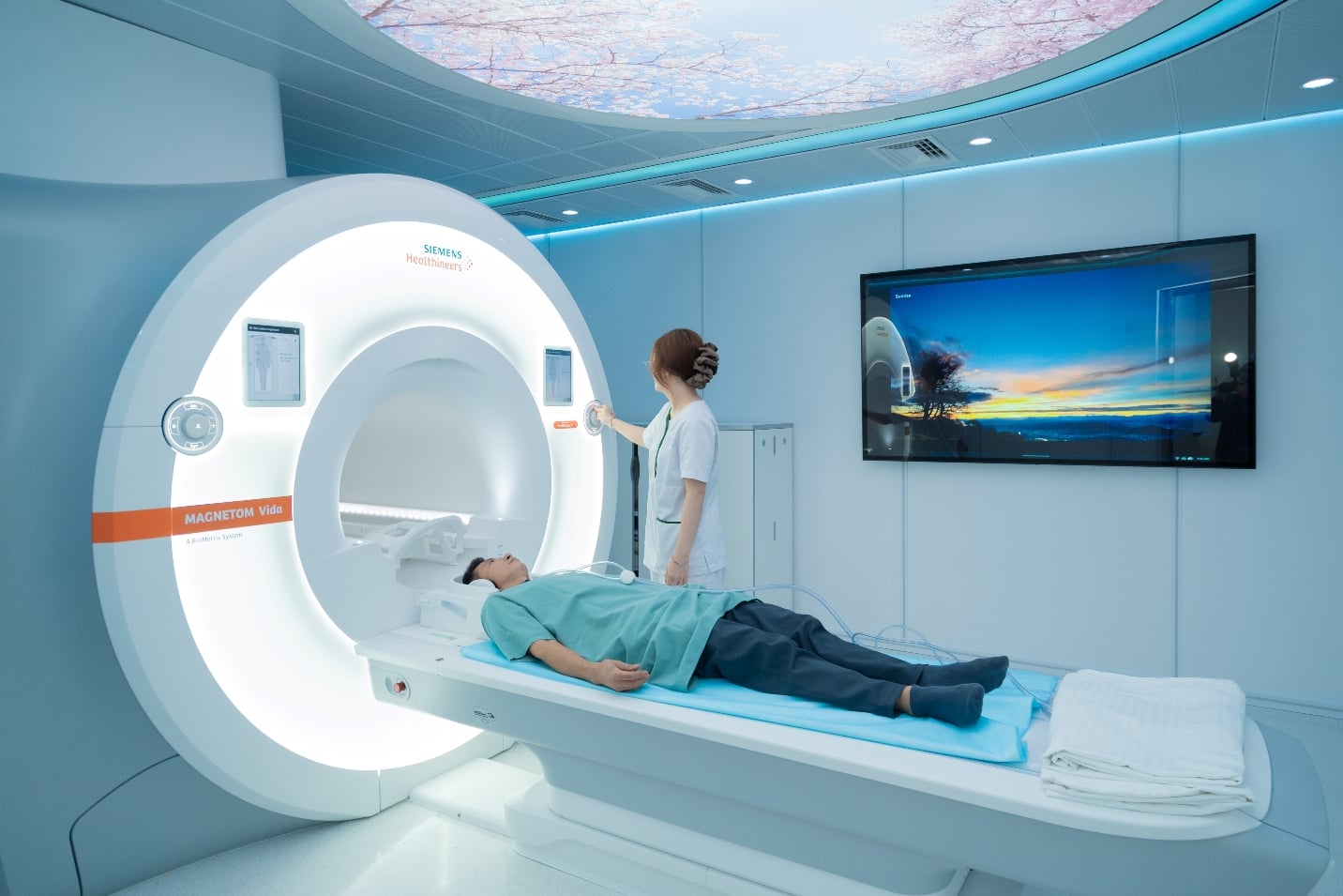 'Siêu máy' chụp cộng hưởng từ MRI 3.0 lần đầu có mặt tại bệnh viện Việt
