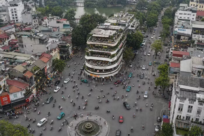 Hà Nội cấm xe máy xăng và “cú chuyển mình" thận trọng