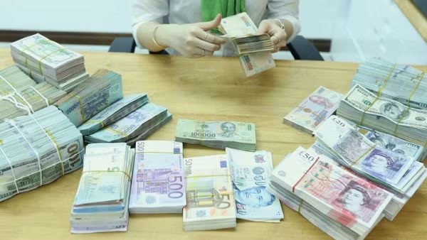 Tỷ giá USD hôm nay ngày 15/5: USD chợ đen tăng dựng đứng sau một phiên