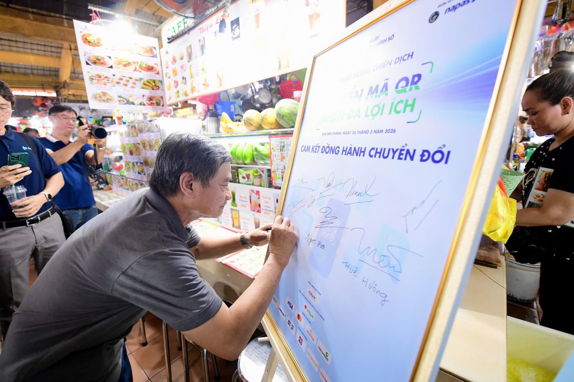 Không chỉ để trả tiền, quét mã mở cánh cửa tài chính số cho tiểu thương 3