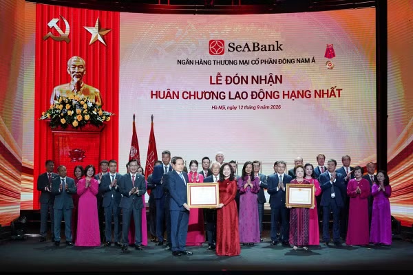 Doanh nhân Nguyễn Thị Nga được trao tặng Danh hiệu Anh hùng Lao động, SeABank đón nhận Huân chương Lao động hạng Nhất và Bằng khen của Bộ Công an