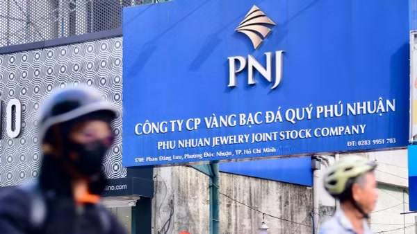 Đại hội đồng cổ đông bất thường PNJ: Dự kiến đóng cửa 30 cửa hàng kém hiệu quả, chào bán riêng lẻ 550 triệu cổ phiếu