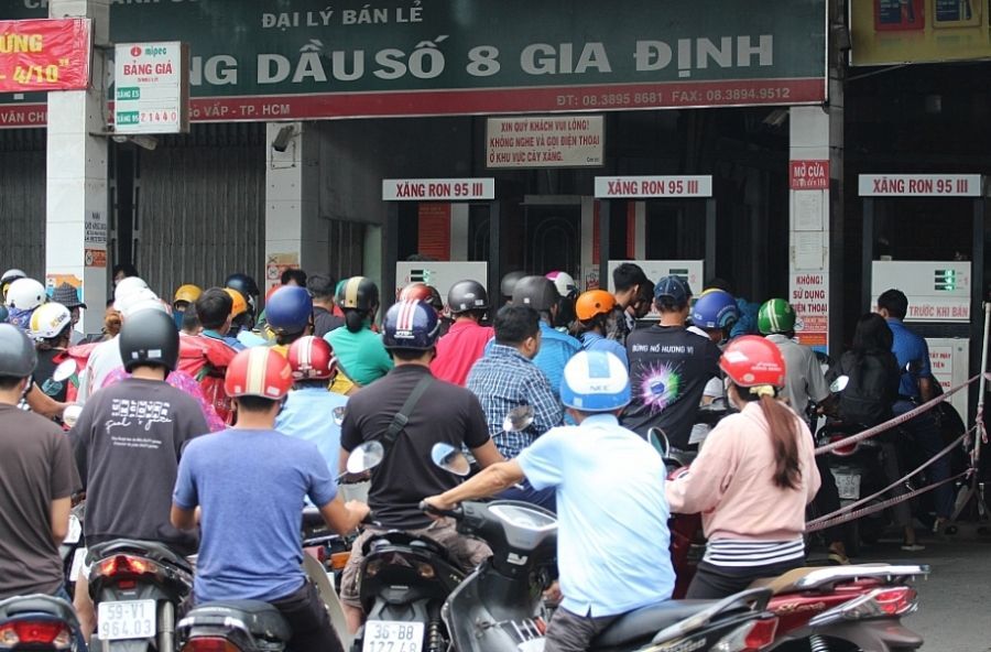 Xang dau nhap khau qua cang Sai Gon giam manh! 2 Xăng dầu nhập khẩu qua cảng Sài Gòn giảm mạnh! 2