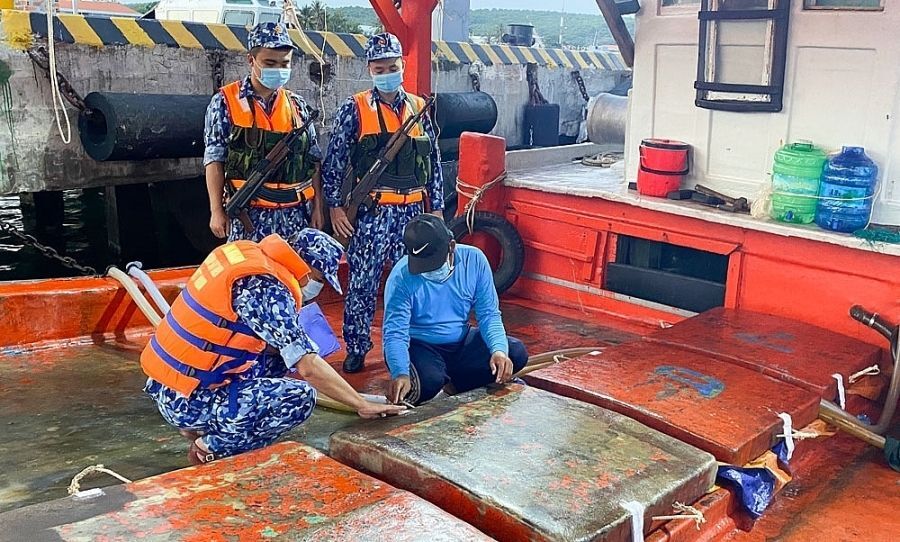 Bộ trưởng Bộ Tài chính chỉ đạo tập trung chống buôn lậu xăng dầu