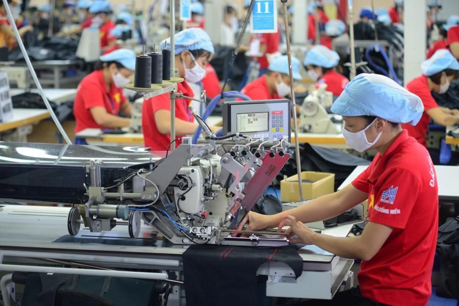 CEO Than Duc Viet: Van hoa cua May 10 la “Song co trach nhiem voi xa hoi, cong dong va dat nuoc” 2 May 10 có quy mô lớn, với hơn 12.000 cán bộ, công nhân viên