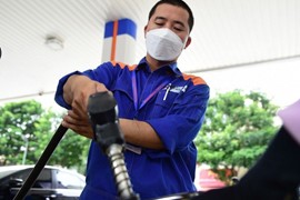 Giá xăng tiếp tục giảm, về mức thấp nhất từ đầu năm đến nay
